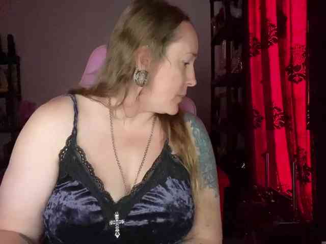 NylonQueen webcam