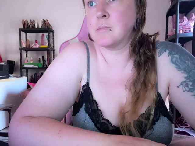 NylonQueen webcam