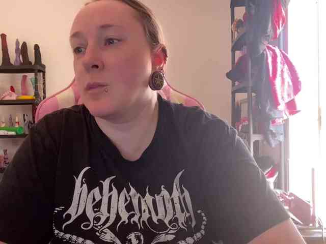 NylonQueen webcam