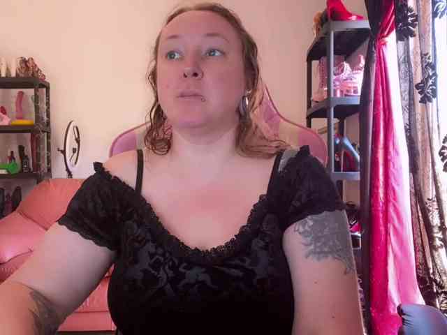 NylonQueen webcam