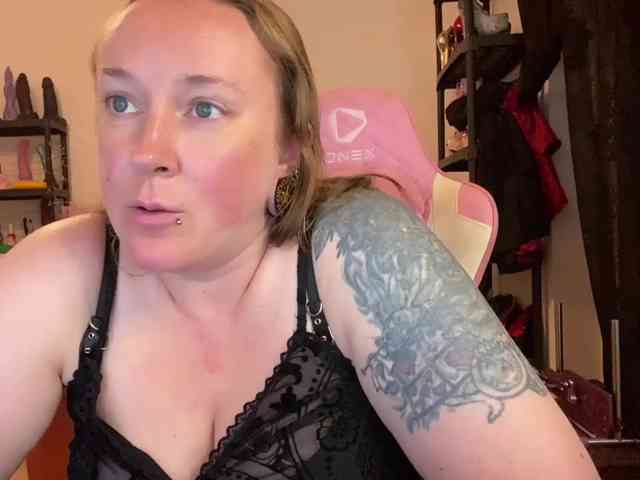 NylonQueen webcam