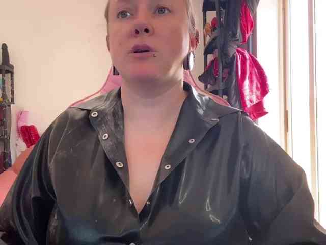 NylonQueen webcam