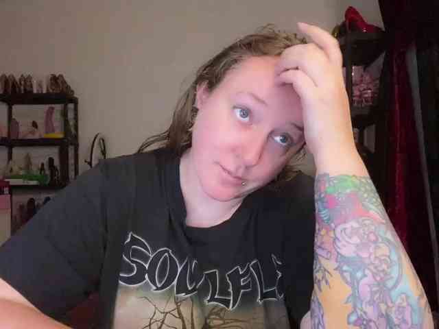 NylonQueen webcam