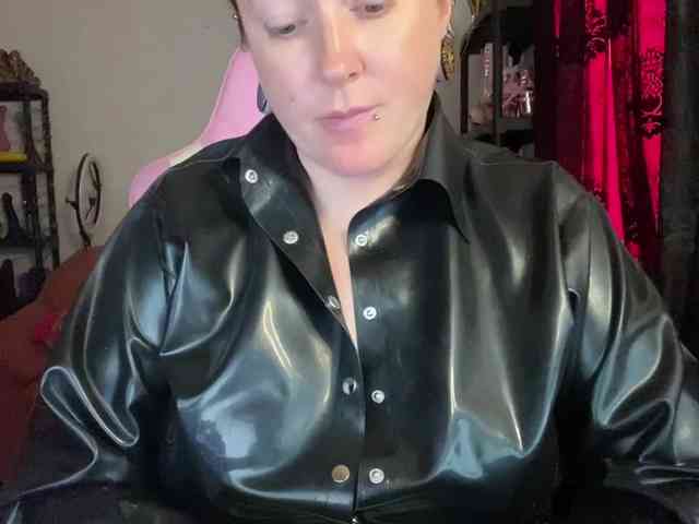 NylonQueen webcam