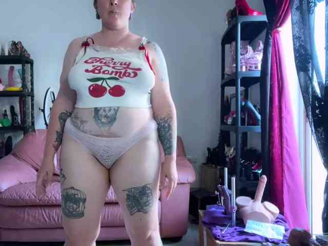 NylonQueen webcam