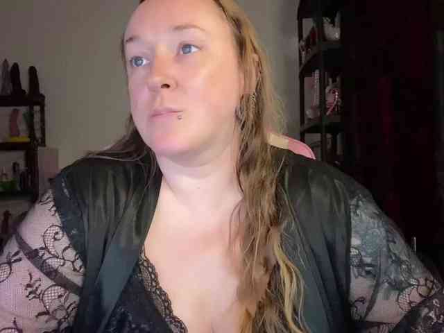 NylonQueen webcam