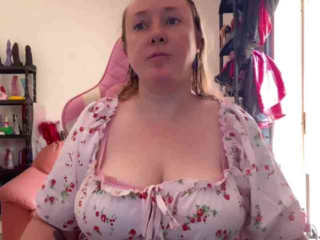 NylonQueen webcam