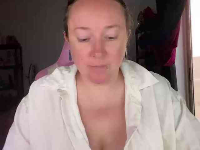 NylonQueen webcam