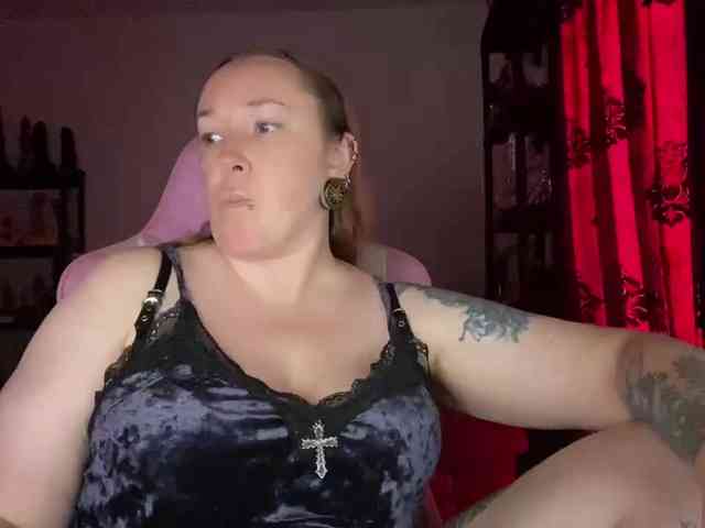 NylonQueen webcam
