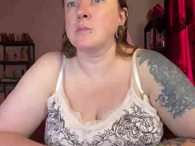 NylonQueen webcam