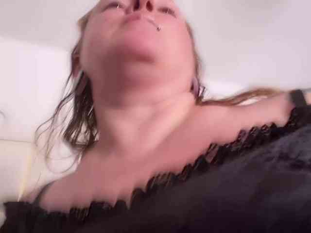NylonQueen webcam
