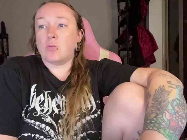 NylonQueen webcam