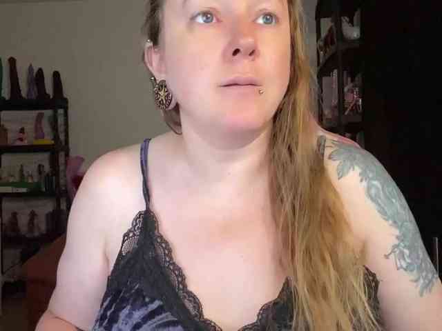 NylonQueen webcam