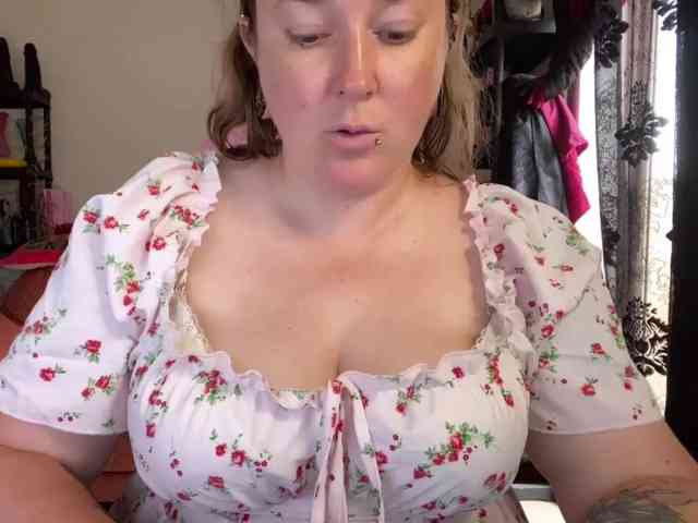 NylonQueen webcam
