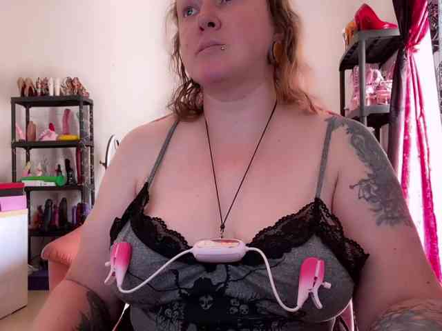 NylonQueen webcam