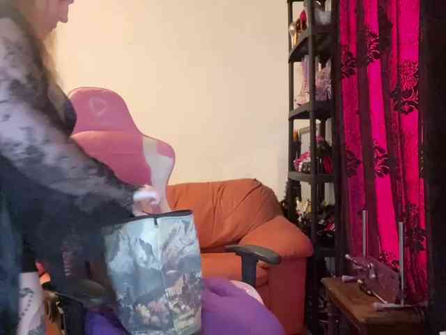 NylonQueen