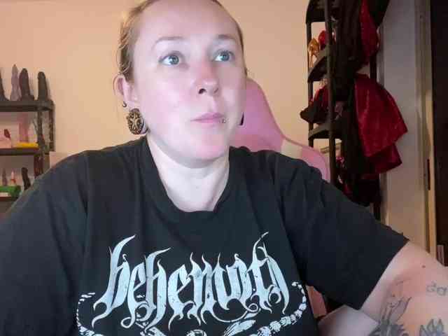 NylonQueen webcam
