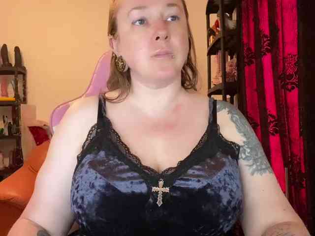 NylonQueen webcam