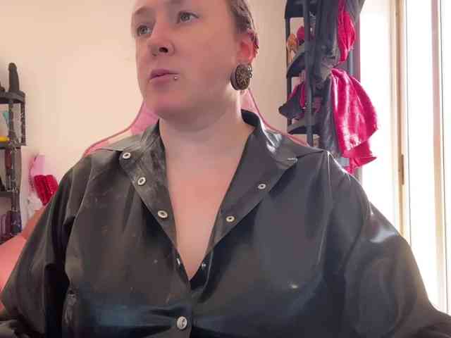 NylonQueen webcam