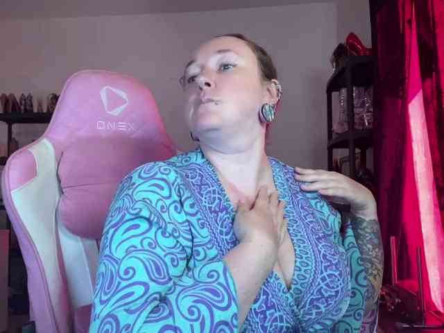 NylonQueen webcam