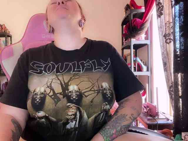 NylonQueen webcam
