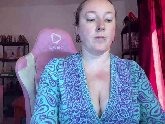 NylonQueen webcam