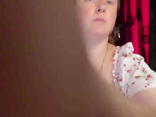 NylonQueen webcam