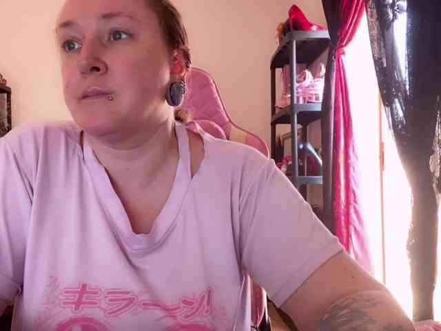 NylonQueen webcam