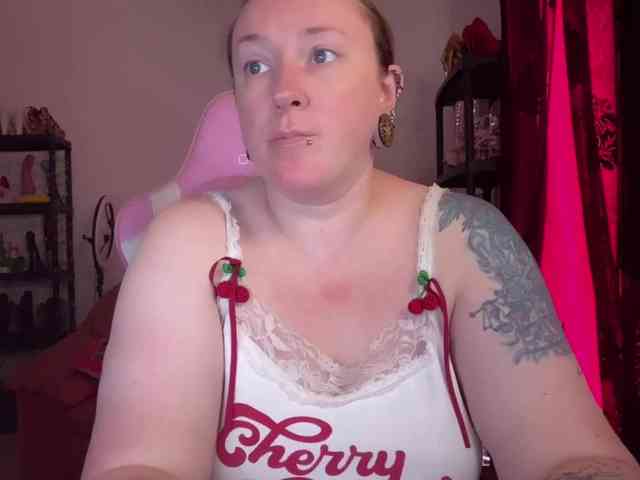 NylonQueen webcam
