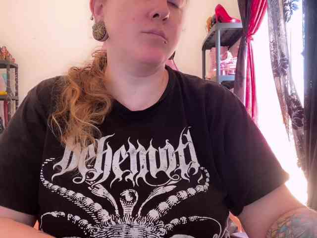 NylonQueen webcam