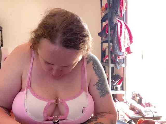 NylonQueen webcam
