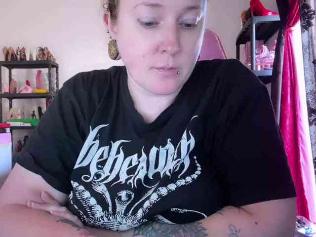 NylonQueen webcam