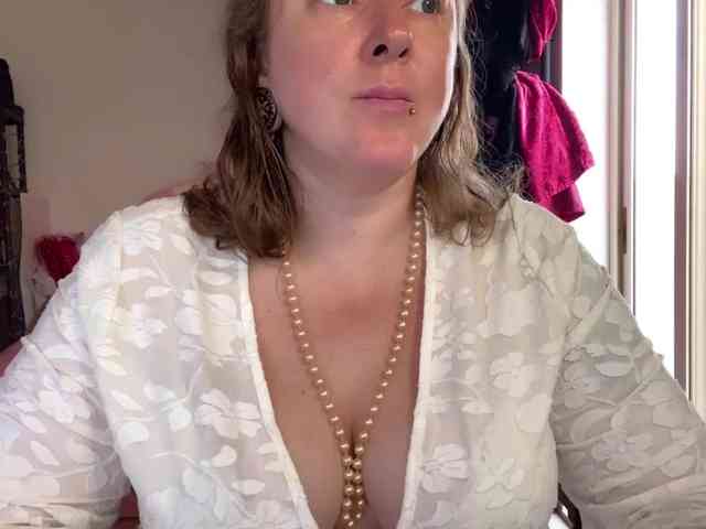 NylonQueen webcam