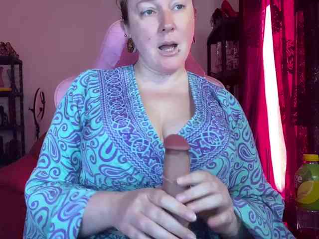 NylonQueen webcam
