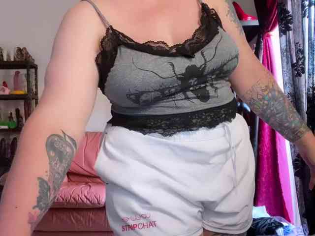 NylonQueen webcam