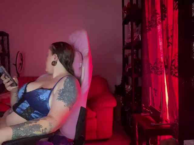 NylonQueen webcam