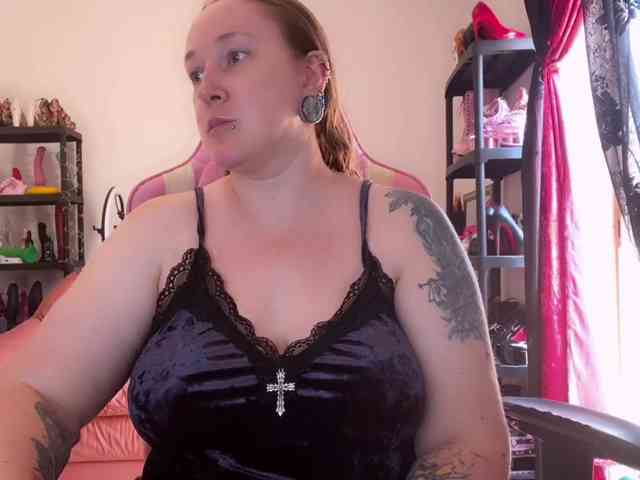 NylonQueen webcam