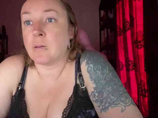 NylonQueen webcam