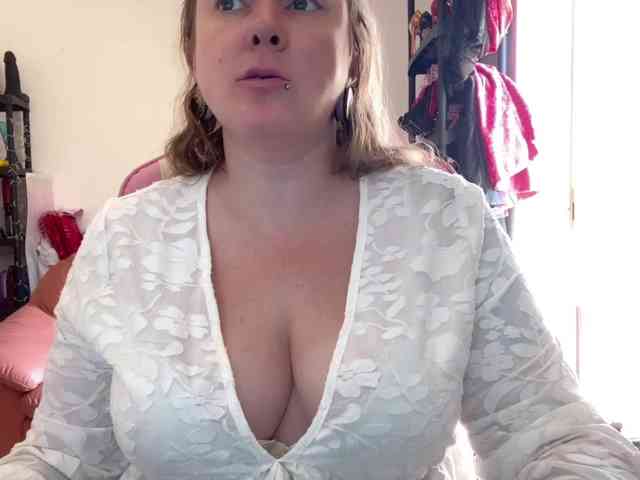 NylonQueen webcam