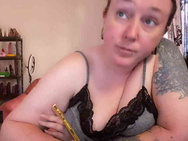 NylonQueen webcam