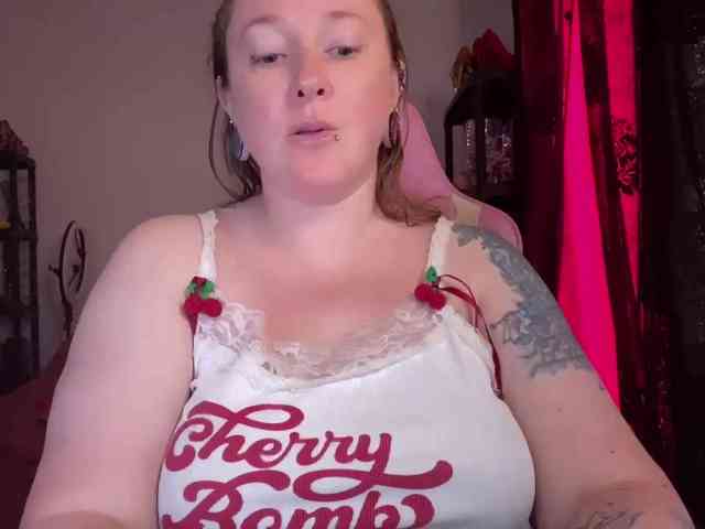 NylonQueen webcam