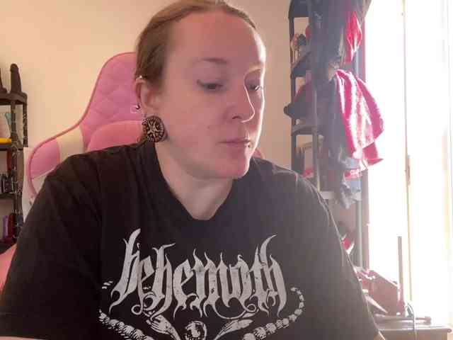 NylonQueen webcam