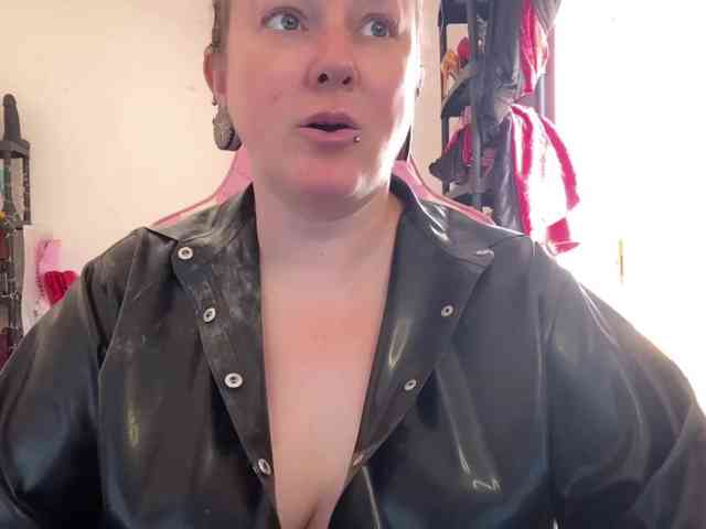 NylonQueen webcam