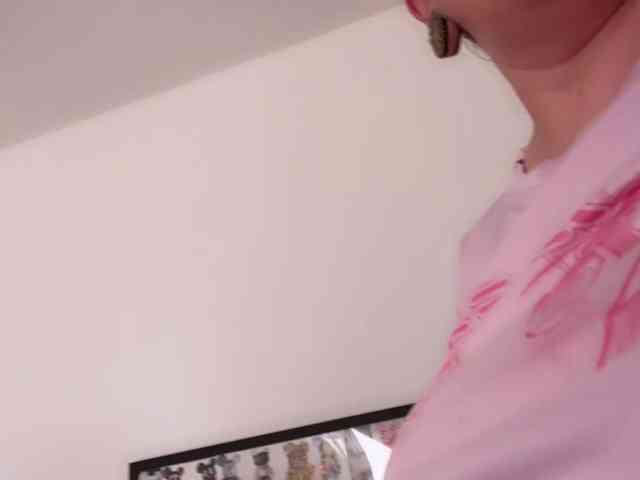 NylonQueen webcam