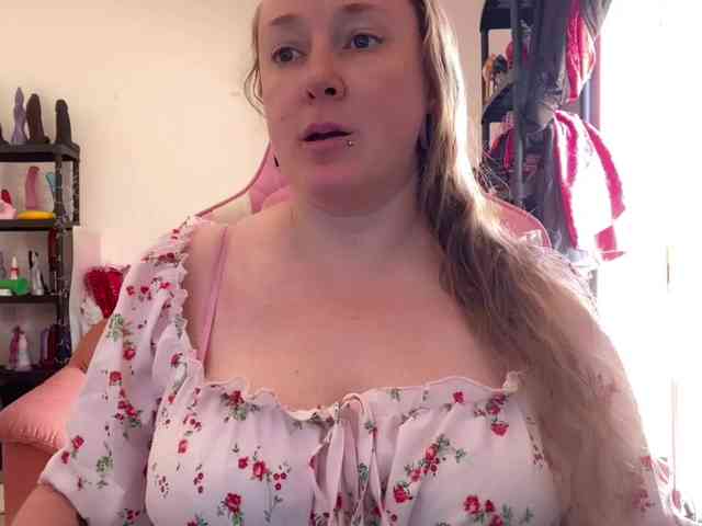 NylonQueen webcam