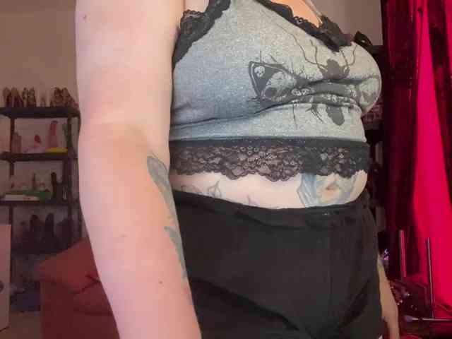 NylonQueen webcam
