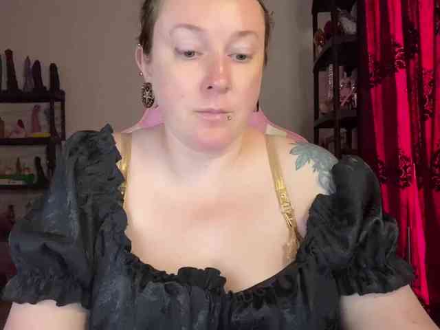 NylonQueen webcam