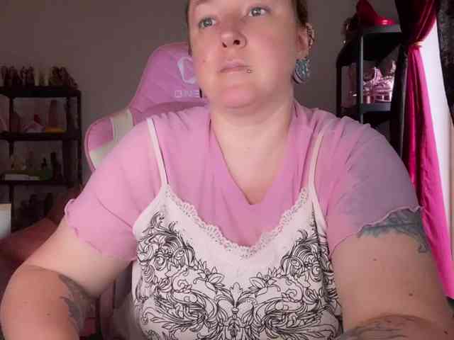 NylonQueen webcam