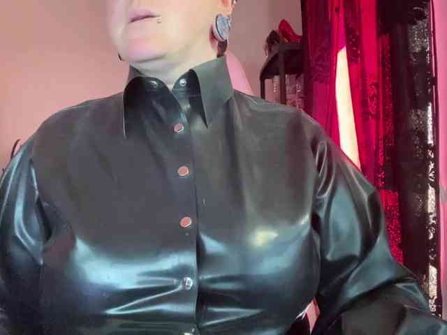 NylonQueen webcam
