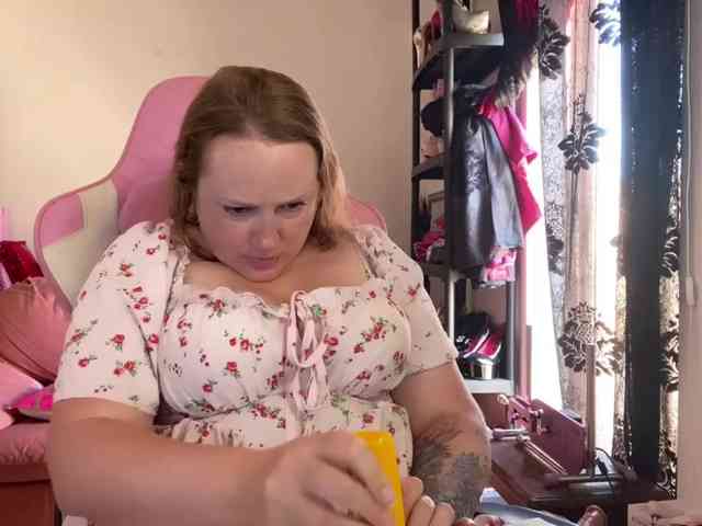 NylonQueen webcam